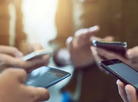 Polonya’da Okullarda Cep Telefonu Kullanımına Katı Kısıtlamalar Getiriliyor