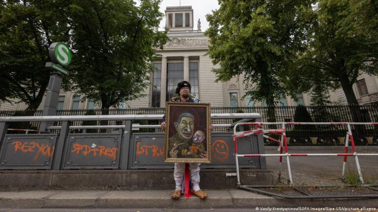 Rus liderlerin karikatüristi Semyon Skrepetsky Polonya’da suikasta kurban gitti