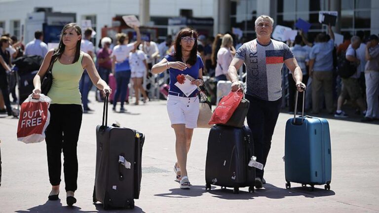 Rus turistlerin Türkiye ilgisi artarak devam ediyor, Körfez ve Avrupa’daki engeller etkili