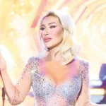 Seda Sayan Mersin konserinde Sezen Aksu’nun hediye çorabını anlattı