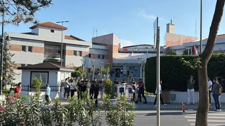 Silivri Belediyesi Başkanı Bora Balcıoğlu mali usulsüzlük soruşturmasıyla görevinden alındı