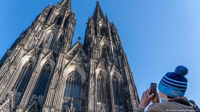 Tarihi Köln Katedrali’ne Turistik Ziyaretler İçin Ücretli Giriş Uygulaması Başlıyor