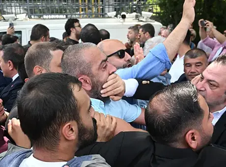 TBMM Önündeki CHP Arbedesi, Kılıçdaroğlu ve Özel Destekçilerini Karşı Karşıya Getirdi