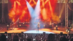 Teoman Antalya Açıkhava Sahnesi’nde coşkulu konserle yeni sezonu başlattı