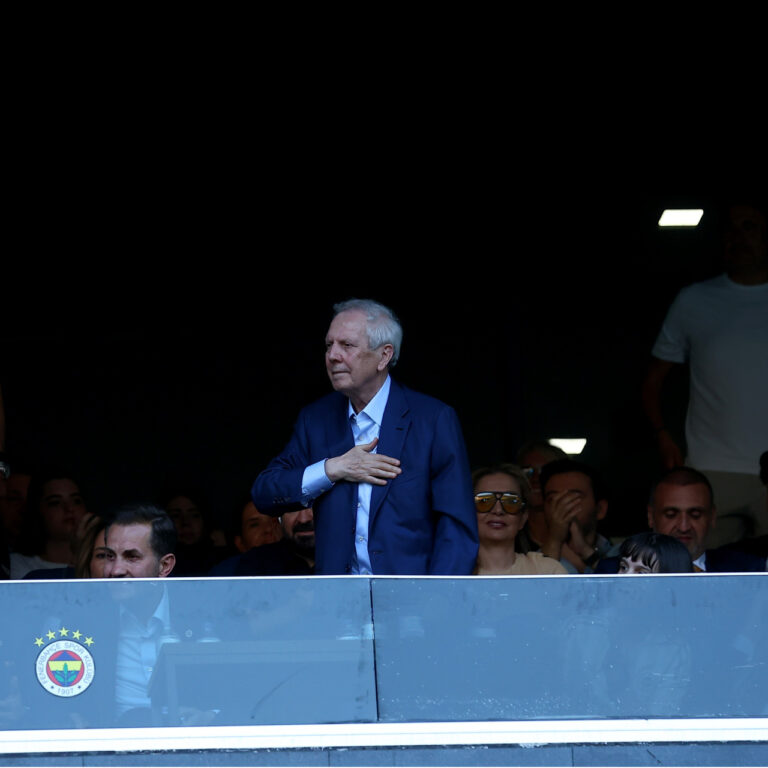 TFF’nin Aziz Yıldırım’a gönderdiği tebrik mesajı futbol camiasında yankı uyandırdı