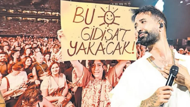 Yağmura Aldırmadan Taksim’de Binler Tan Taşçı Konserinde Buluştu