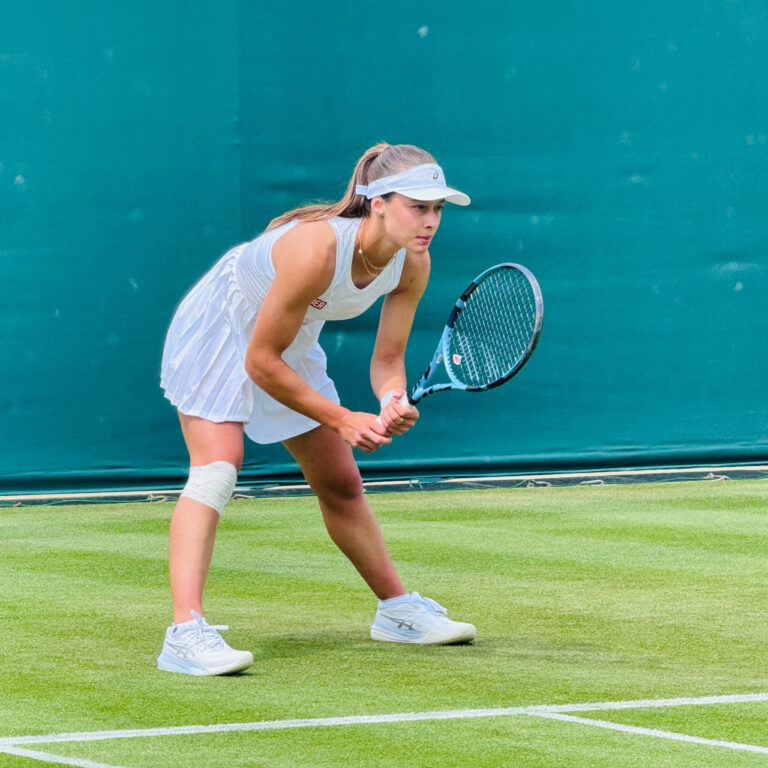 Zeynep Sönmez Wimbledon’da Ann Li’yi yenerek ikinci tura yükseldi