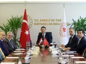 Bakan Bayraktar stratejik enerji iş birliği için Iraklı yetkililerle görüştü