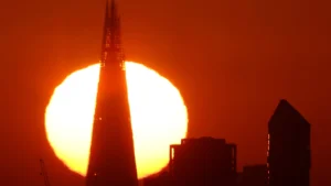 İngiltere’deki aşırı sıcaklar yüzünden okullar eğitimde ciddi aksamalar yaşıyor