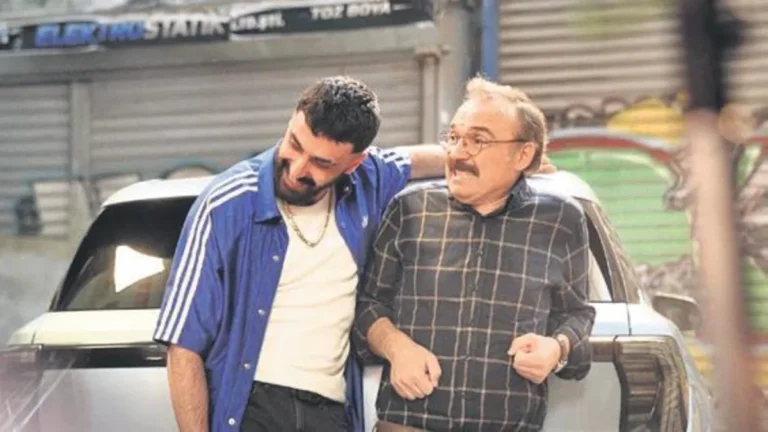 Ozan Açıktan’ın Yeni Komedi Filmi 2 Aile Arasında’nın Setinden İlk Görüntüler Paylaşıldı