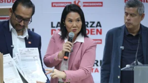 Peru’nun yeni devlet başkanı Keiko Fujimori kıl payı farkla seçimi kazandı