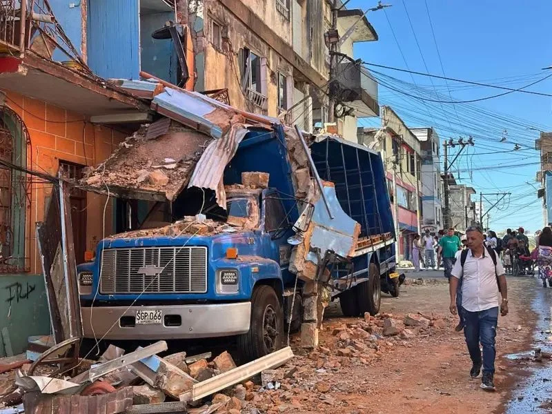 Kolombiya’da 7,4 büyüklüğündeki depremde en az 180 kişi hayatını kaybetti