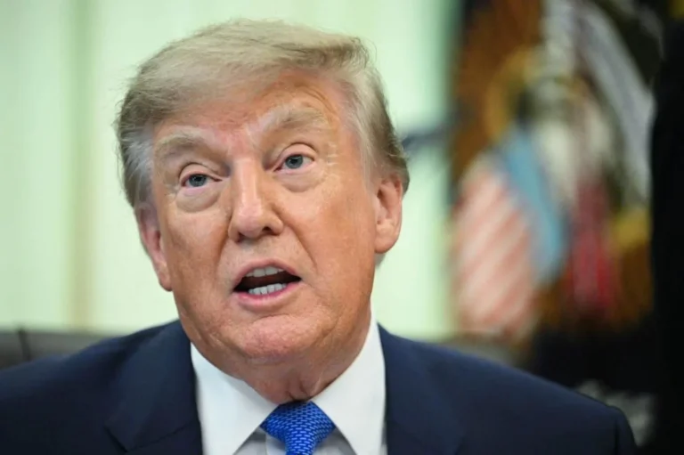 Trump’tan Amerikan şirketlerine siber saldırı yetkisi