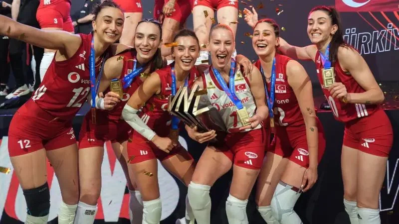 Avrupa Kadınlar Voleybol Şampiyonası’nda Filenin Sultanları Letonya’yı 3-0 yendi