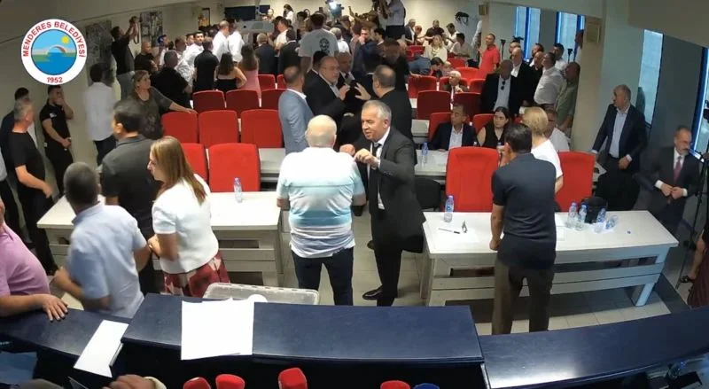 İzmir’de Menderes Belediyesi AKP’ye geçti; CHP – Yeni Parti birbirini suçladı